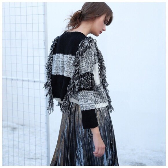 Patchwork Long Fringe Gray Sweater - Picture 5 of 8